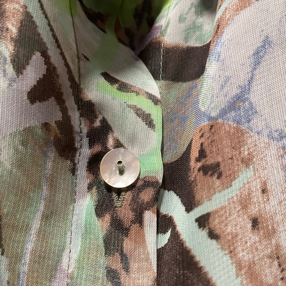 Sheer button up blouse with elongated cuff sleeve - Picture 4 of 11